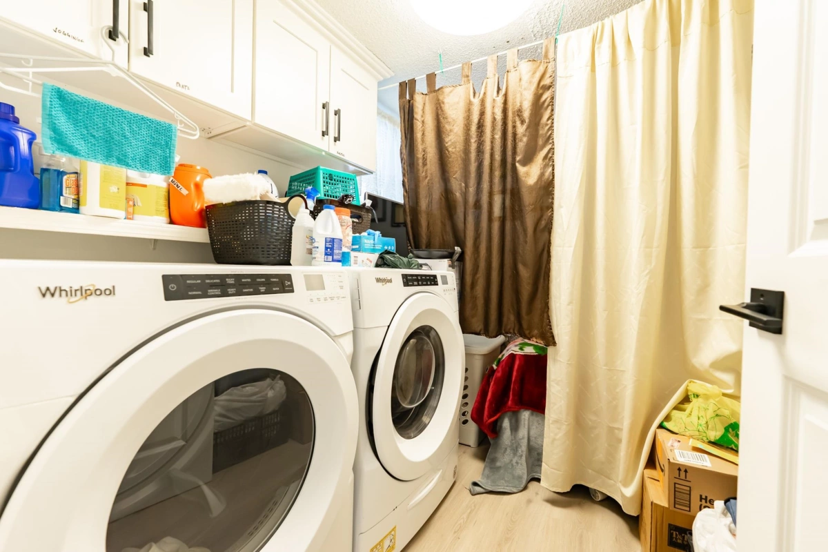 Laundry Room Photo of 15098 98a Avenue, Surrey, BC