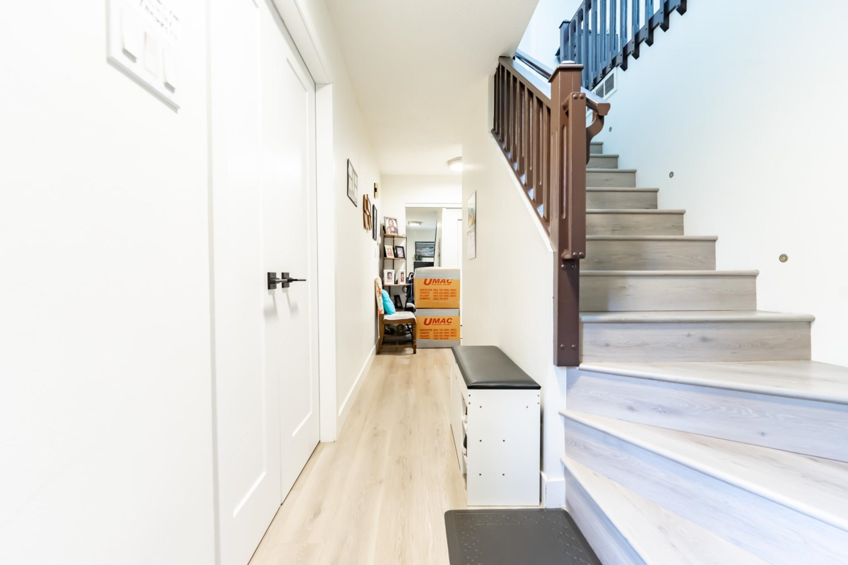 Living Room Photo of 15098 98a Avenue, Surrey, BC