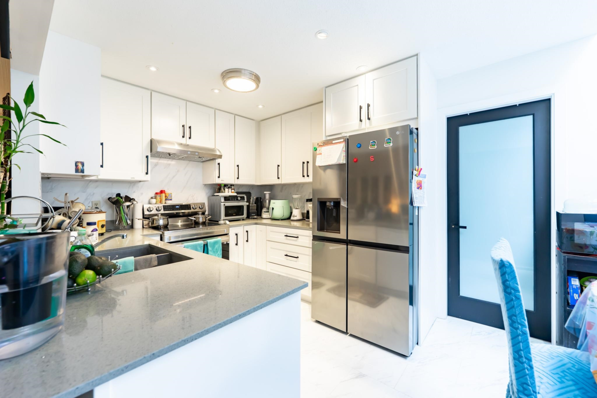 Pantry Photo of 15098 98a Avenue, Surrey, BC