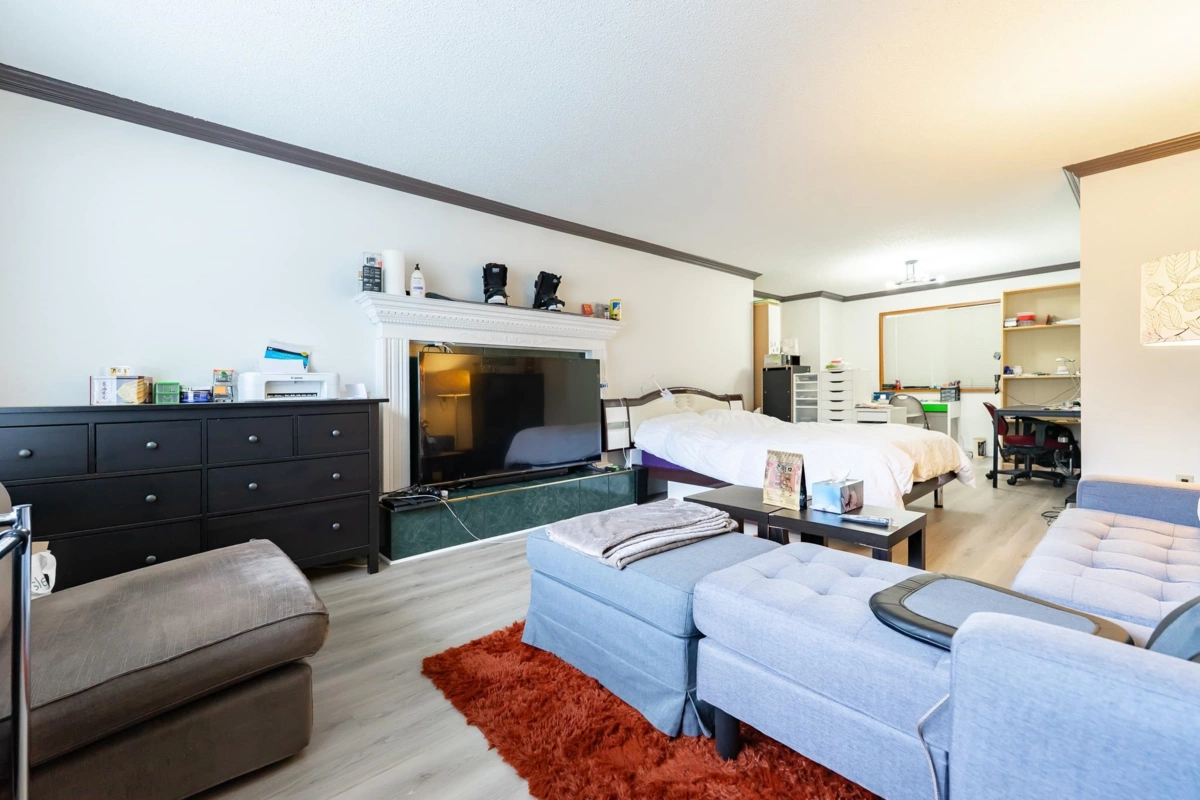 Powder Room Photo of 15098 98a Avenue, Surrey, BC