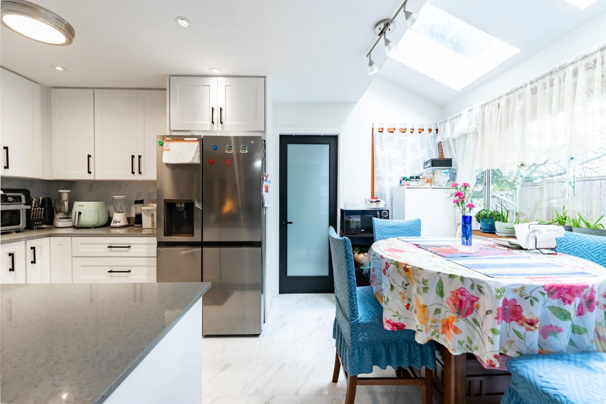 Primary Bedroom Photo of 15098 98a Avenue, Surrey, BC