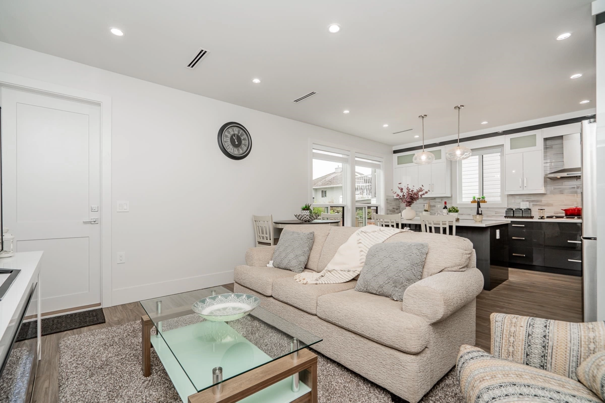 Kitchen Photo of 11120 84 Avenue, Delta, BC