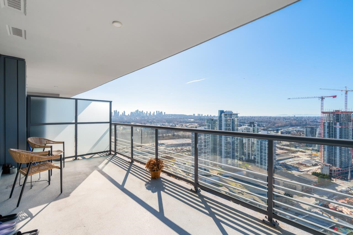 Walk-In Closet Photo of 3201 4720 Lougheed Highway, Burnaby, BC