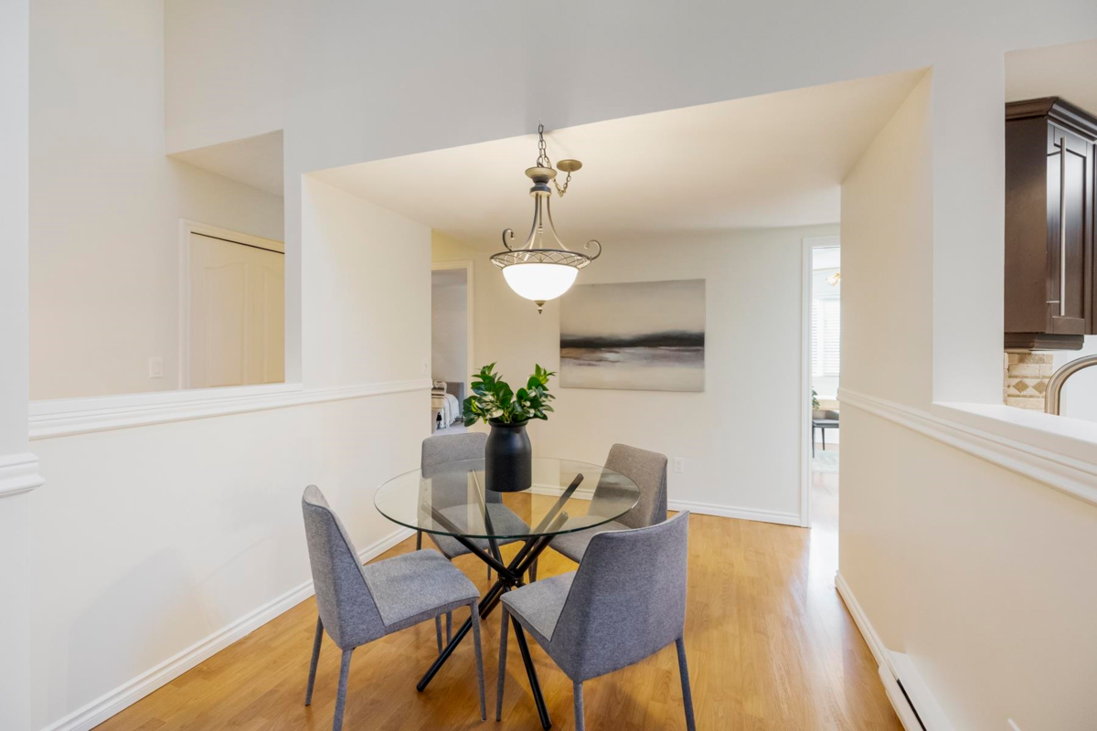 Breakfast Nook Photo of 19452 61 Avenue, Surrey, BC