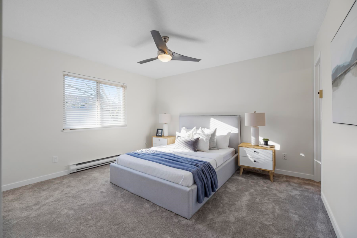 Entry Foyer Photo of 19452 61 Avenue, Surrey, BC