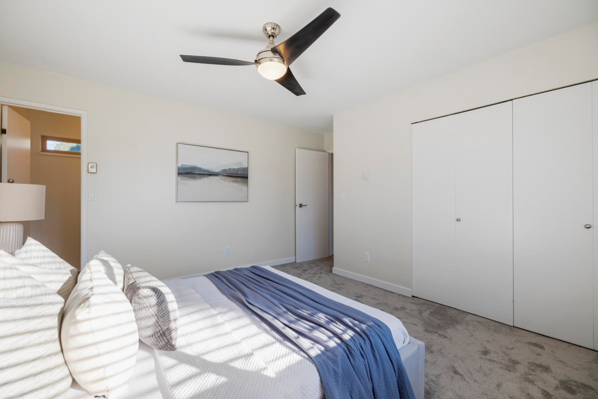 Hallway Photo of 19452 61 Avenue, Surrey, BC