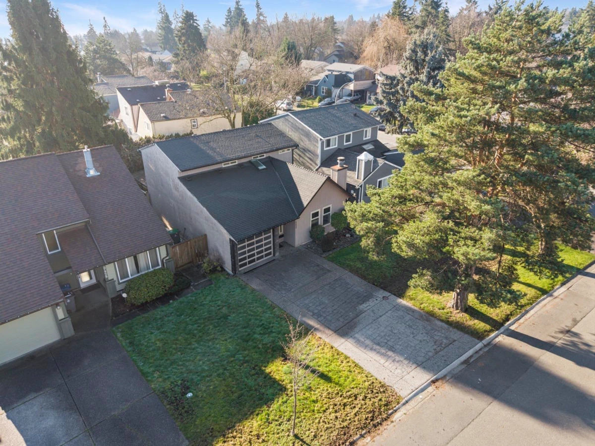 Hot Tub / Spa Photo of 19452 61 Avenue, Surrey, BC