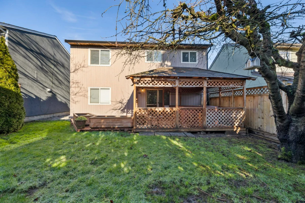 Mudroom Photo of 19452 61 Avenue, Surrey, BC