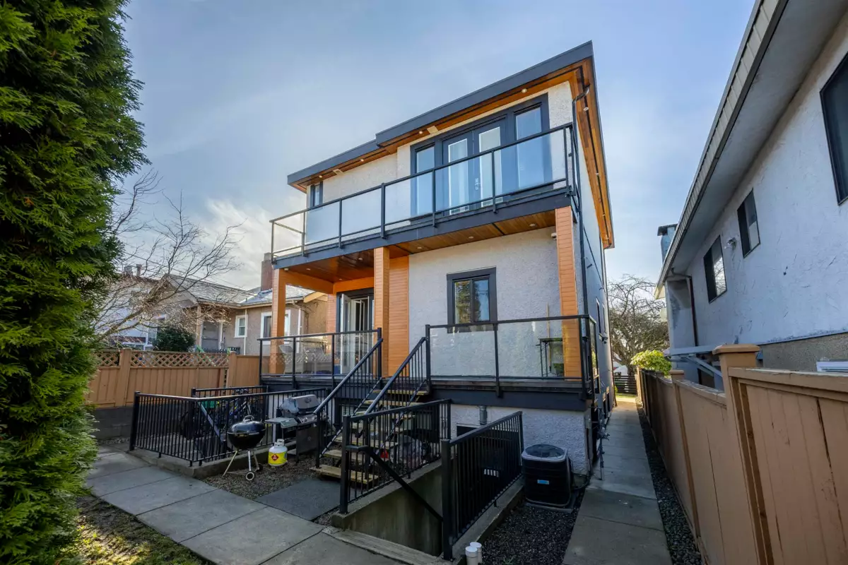 Backyard Photo of 3123 E 7th Avenue, Vancouver, BC