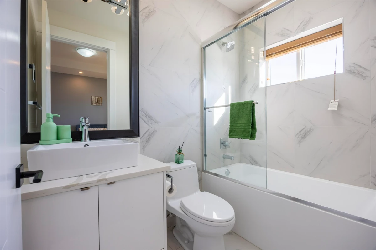 Hallway Photo of 3123 E 7th Avenue, Vancouver, BC