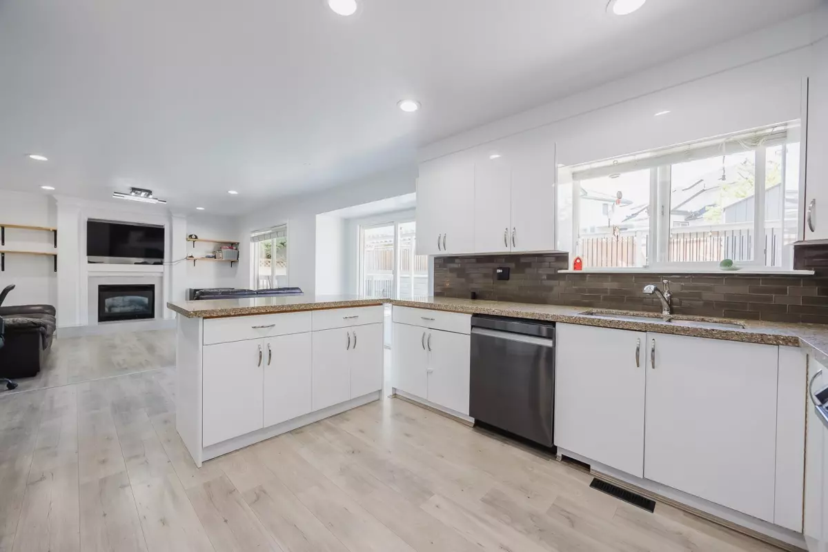 Dining Area Photo of 8077 169 Street, Surrey, BC