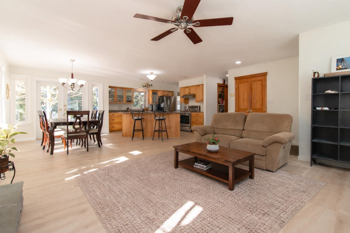 Dining Area Photo of 40409 Perth Drive, Squamish, BC