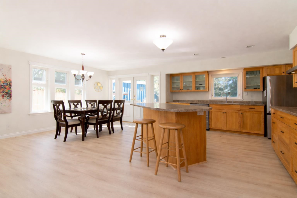 Kitchen Island Photo of 40409 Perth Drive, Squamish, BC