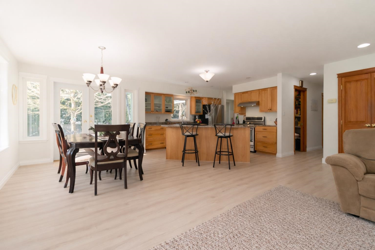 Kitchen Photo of 40409 Perth Drive, Squamish, BC