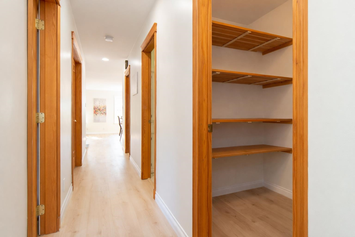 Walk-In Closet Photo of 40409 Perth Drive, Squamish, BC