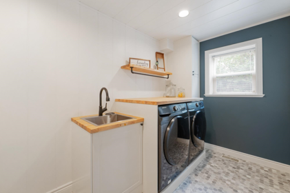 Laundry Room Photo of 2107 Essex Drive, Abbotsford, BC