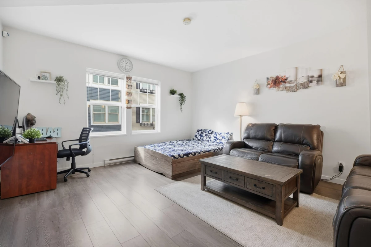 Living Room Photo of 97 32633 Simon Avenue, Abbotsford, BC