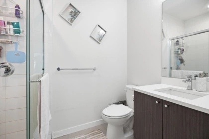 Guest Bathroom Photo of 97 32633 Simon Avenue, Abbotsford, BC