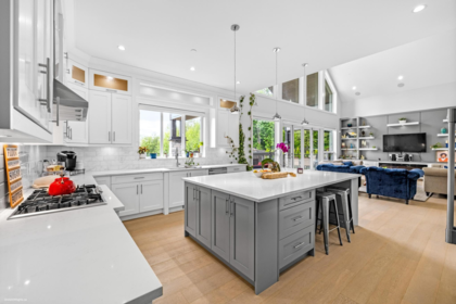 Kitchen Island Photo of 12010 265a Street, Maple Ridge, BC