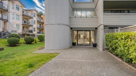 Front Yard Photo of 307 15272 19 Avenue, Surrey, BC