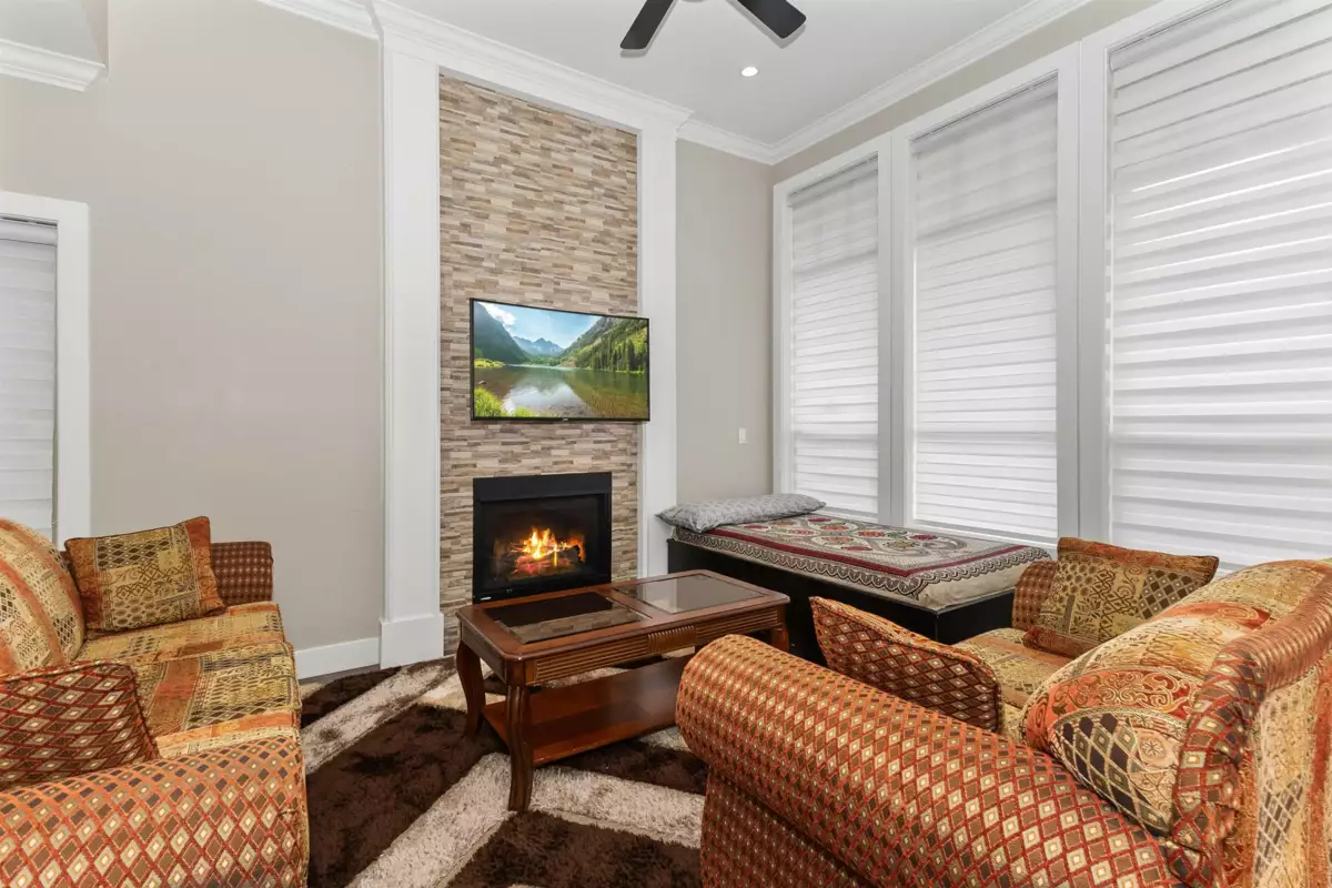 Living Room Photo of 31022 Headwater Place, Abbotsford, BC