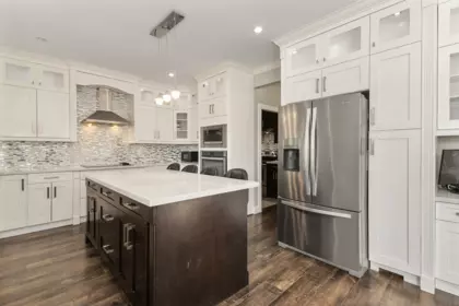 Kitchen Island Photo of 31022 Headwater Place, Abbotsford, BC