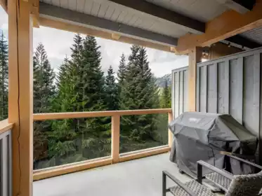 Kitchen Island Photo of 17 2301 Taluswood Place, Whistler, BC