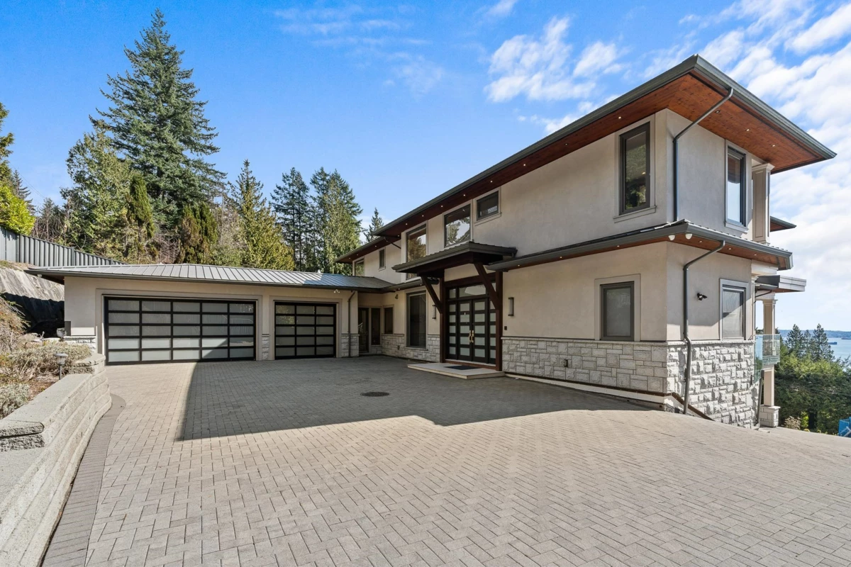 Living Room Photo of 3185 Benbow Road, West Vancouver, BC