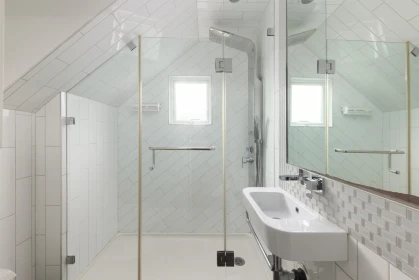 Powder Room Photo of 925 E 19th Avenue, Vancouver, BC