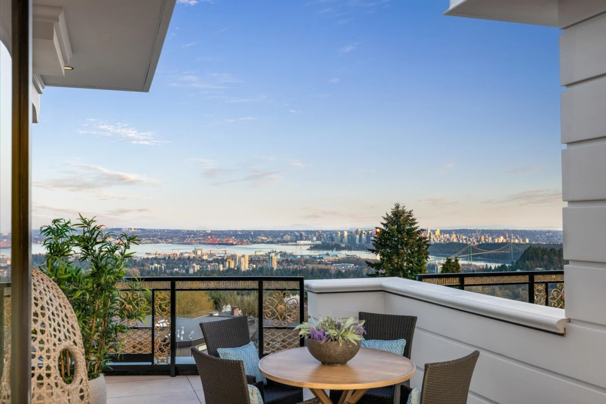 Dining Area Photo of 835 Farmleigh Road, West Vancouver, BC