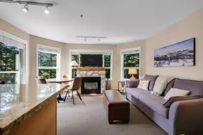 212 4800 Spearhead Drive, Whistler, BC, Whistler — Apartment/Condo for sale