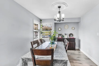 Kitchen Island Photo of 2 3770 Clearbrook Road, Abbotsford, BC