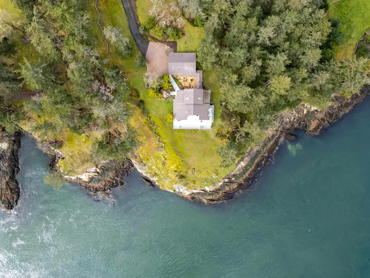Family Room Photo of 379 Mary Ann Point Road, Galiano Island, BC