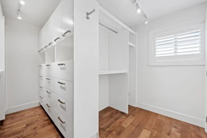 Laundry Room Photo of 1 3008 Ash Street, Abbotsford, BC
