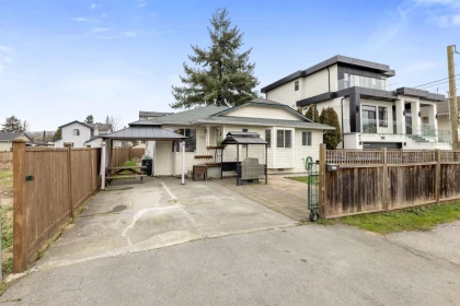 Entry Foyer Photo of 12717 114 Avenue, Surrey, BC
