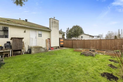 Staircase Photo of 12717 114 Avenue, Surrey, BC