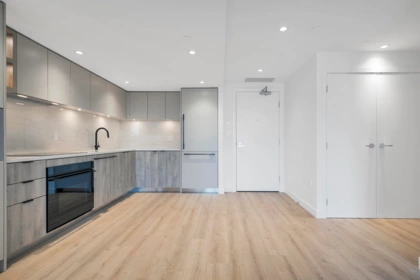Primary Bathroom Photo of 307 755 Harbourside Drive, West Vancouver, BC