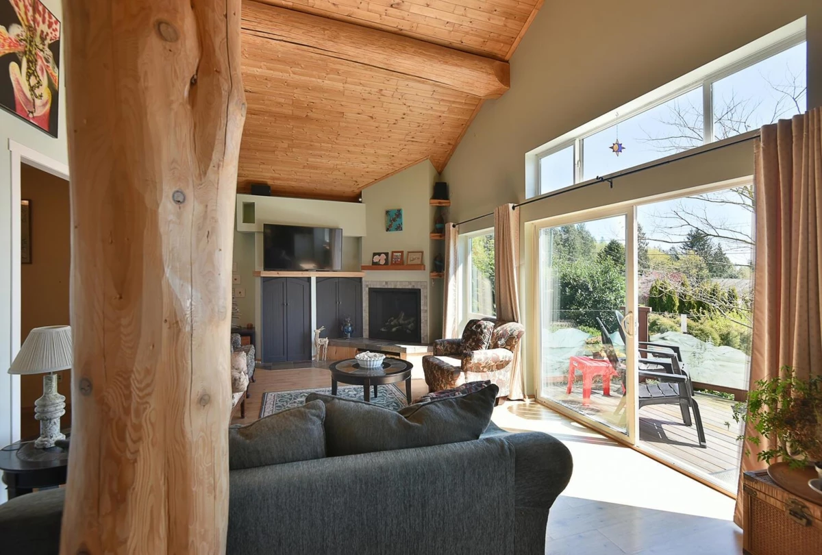 Family Room Photo of 6508 Lynnwood Court, Sechelt, BC