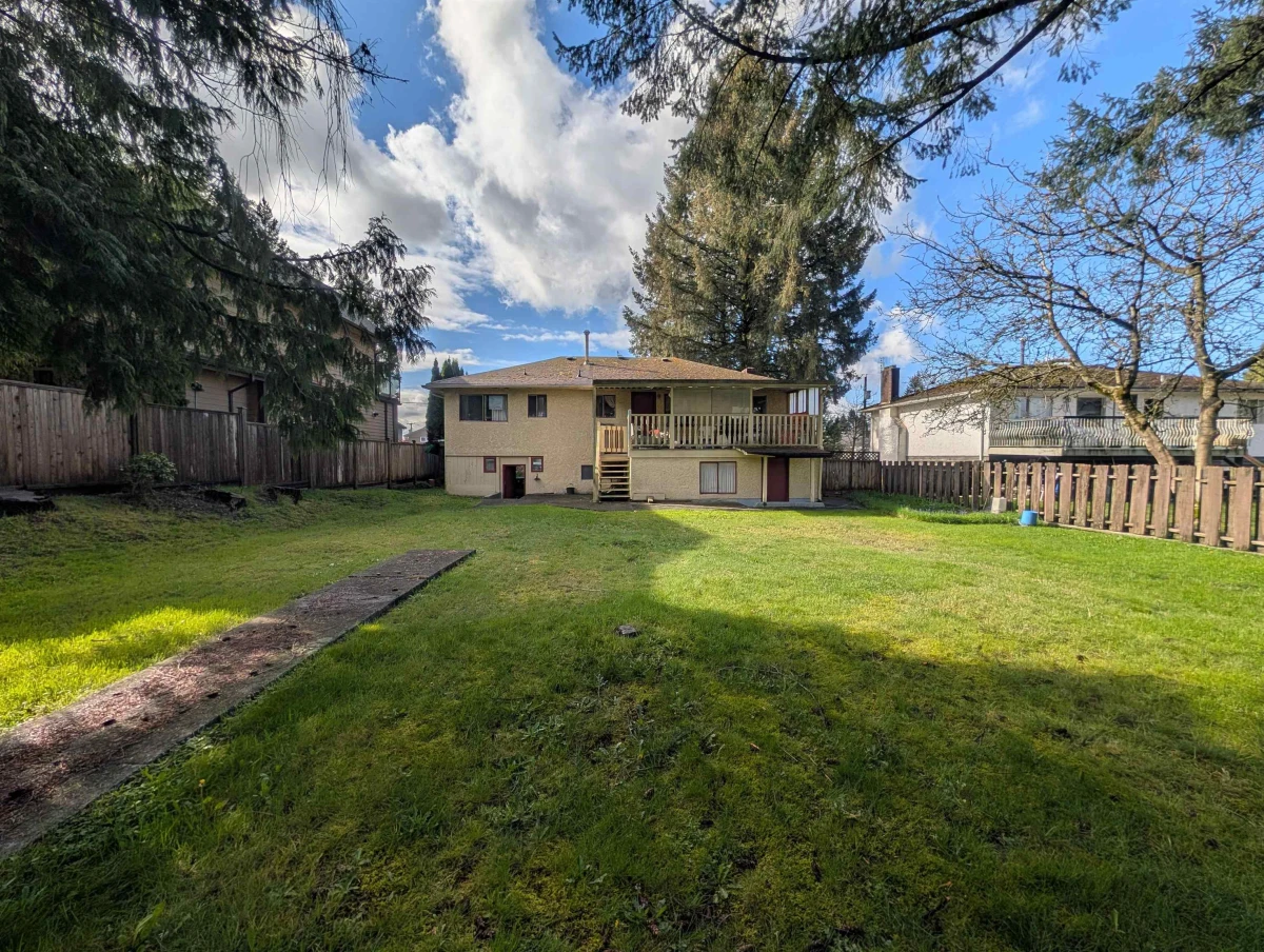 Family Room Photo of 1681 Smith Avenue, Coquitlam, BC