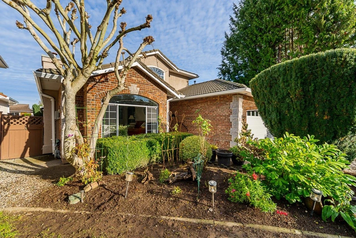 Family Room Photo of 16545 10 Avenue, Surrey, BC