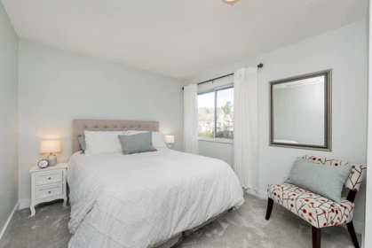 Hallway Photo of 16545 10 Avenue, Surrey, BC