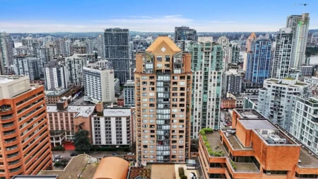 Swimming Pool Photo of 609 1189 Howe Street, Vancouver, BC