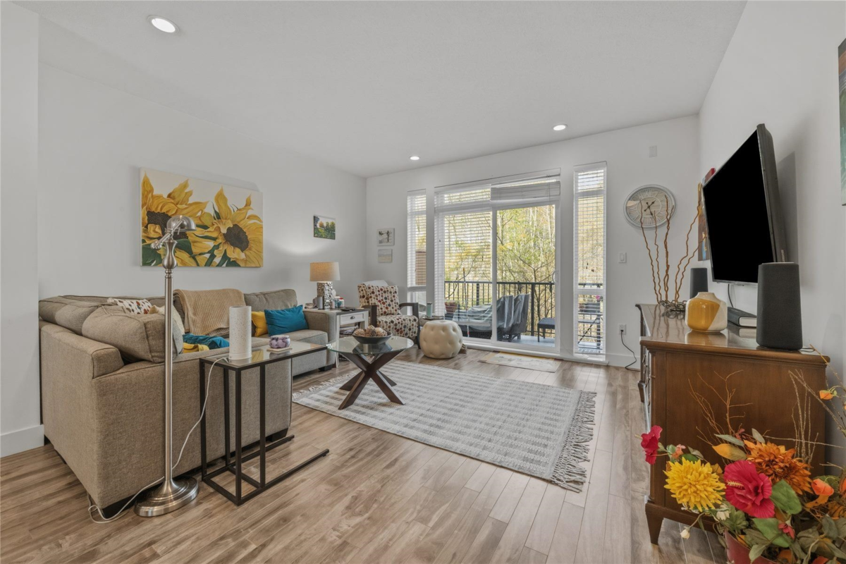 Family Room Photo of 67 3039 156 Street, Surrey, BC