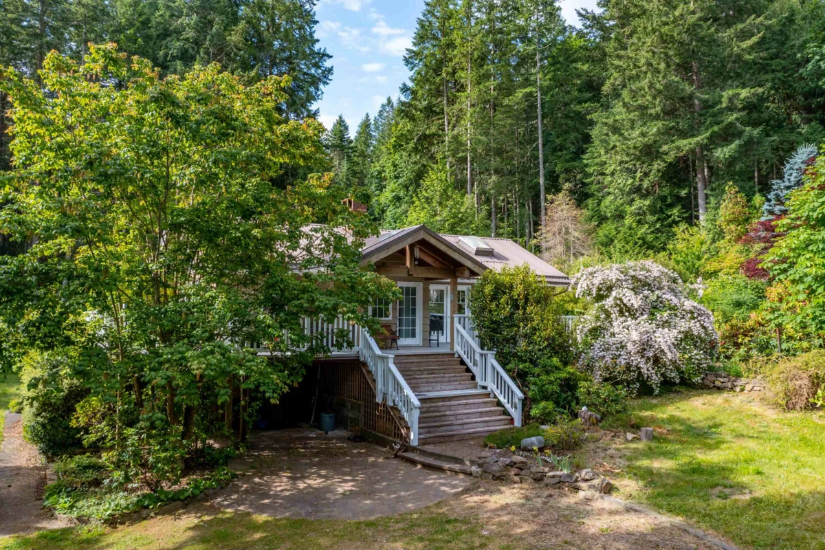 Family Room Photo of 211 Morgan Road, Galiano Island, BC