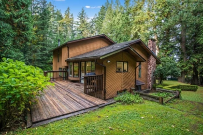 Garden / Landscaping Photo of 13915 27 Avenue, Surrey, BC