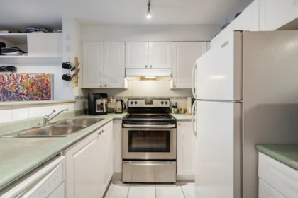Breakfast Nook Photo of 212 868 Kingsway, Vancouver, BC