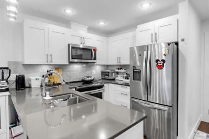 Kitchen Island Photo of 401 1990 Westminster Avenue, Port Coquitlam, BC