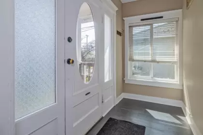 Hallway Photo of 6085 Quebec Street, Vancouver, BC