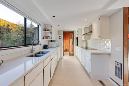 Breakfast Nook Photo of 2317 Kings Avenue, West Vancouver, BC