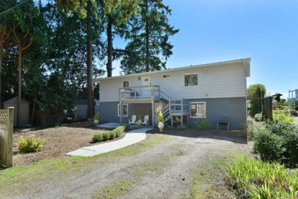 Laundry Room Photo of 4485 Stalashen Drive, Sechelt, BC
